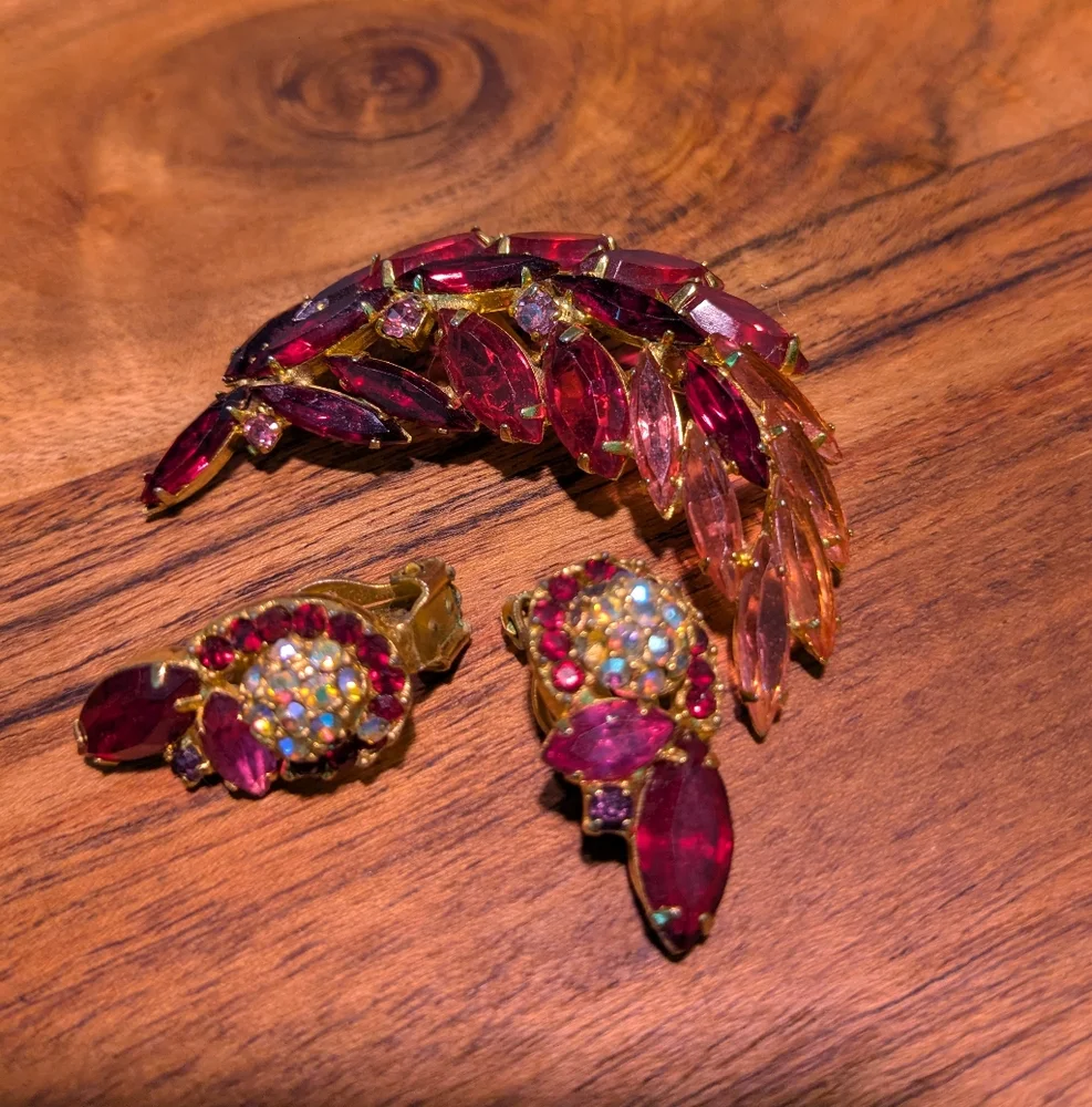Vintage 60's Elegant Pink and Gold Women's Jewelry Brooch Clips Set - Picture 6 of 13